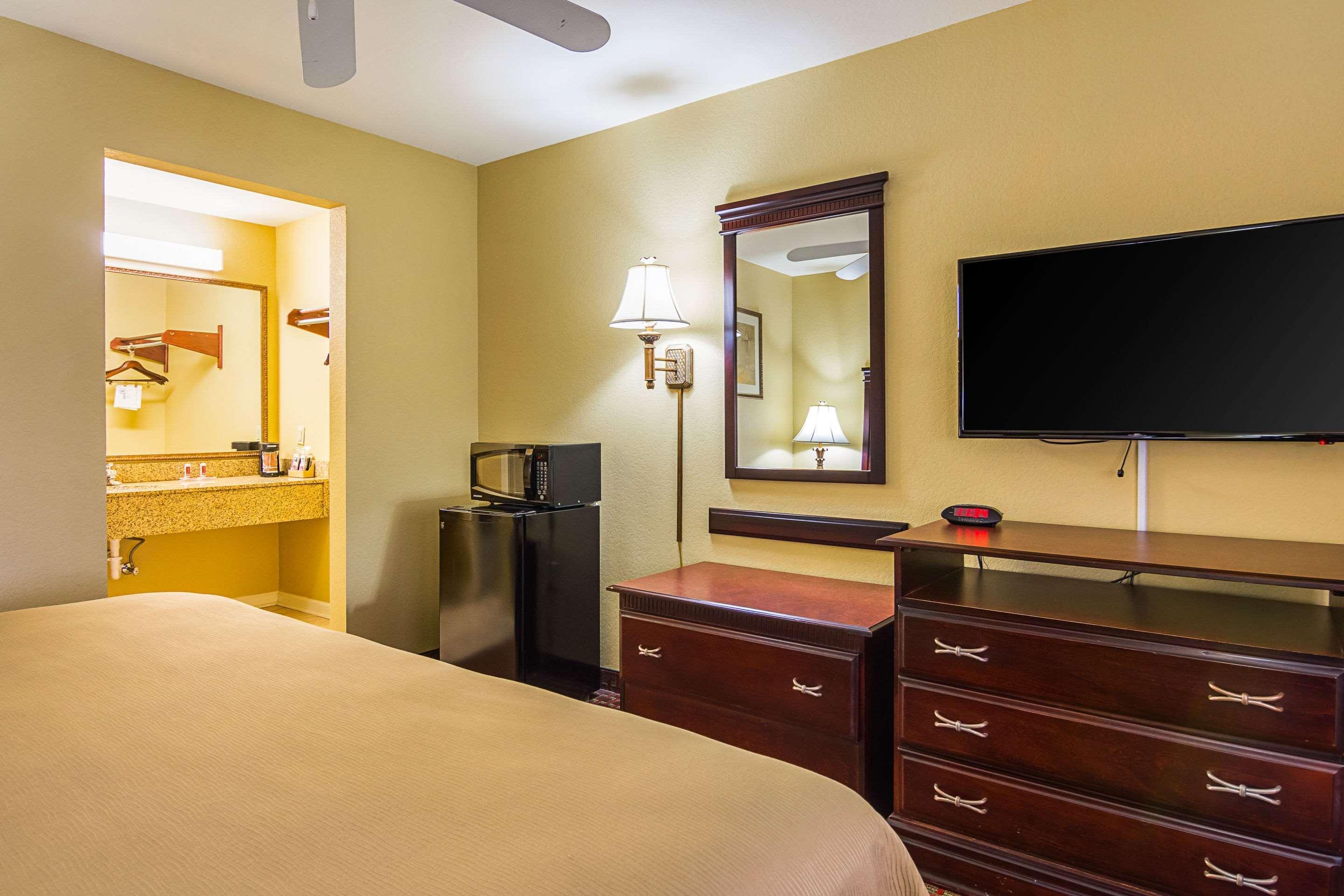 Econo Lodge Inn & Suites Bryant Kültér fotó