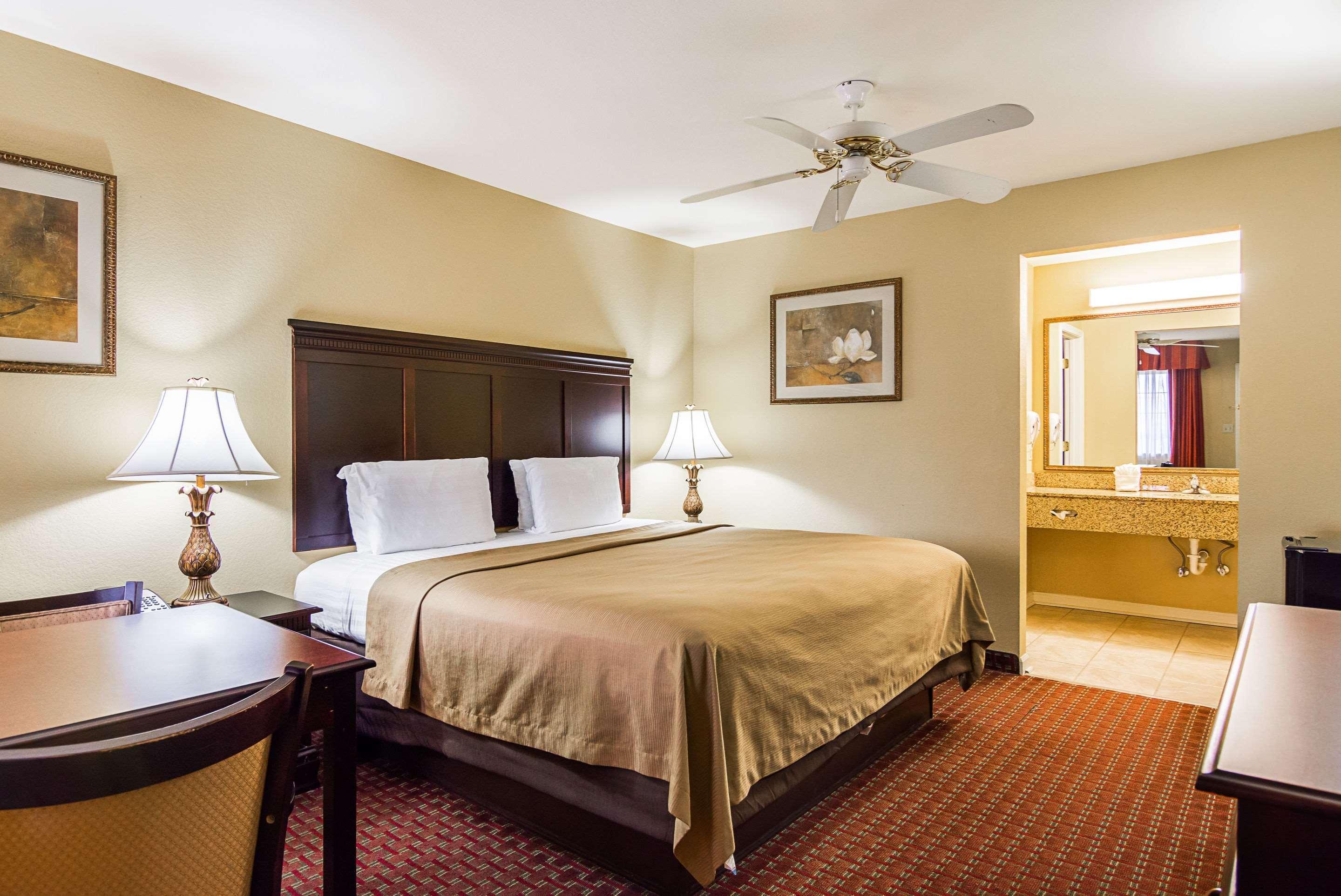 Econo Lodge Inn & Suites Bryant Kültér fotó