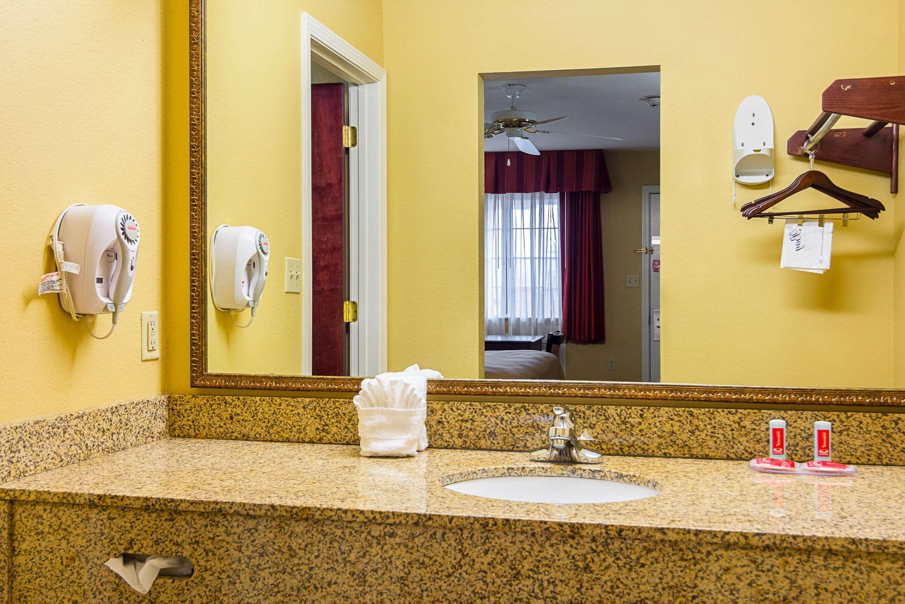 Econo Lodge Inn & Suites Bryant Kültér fotó