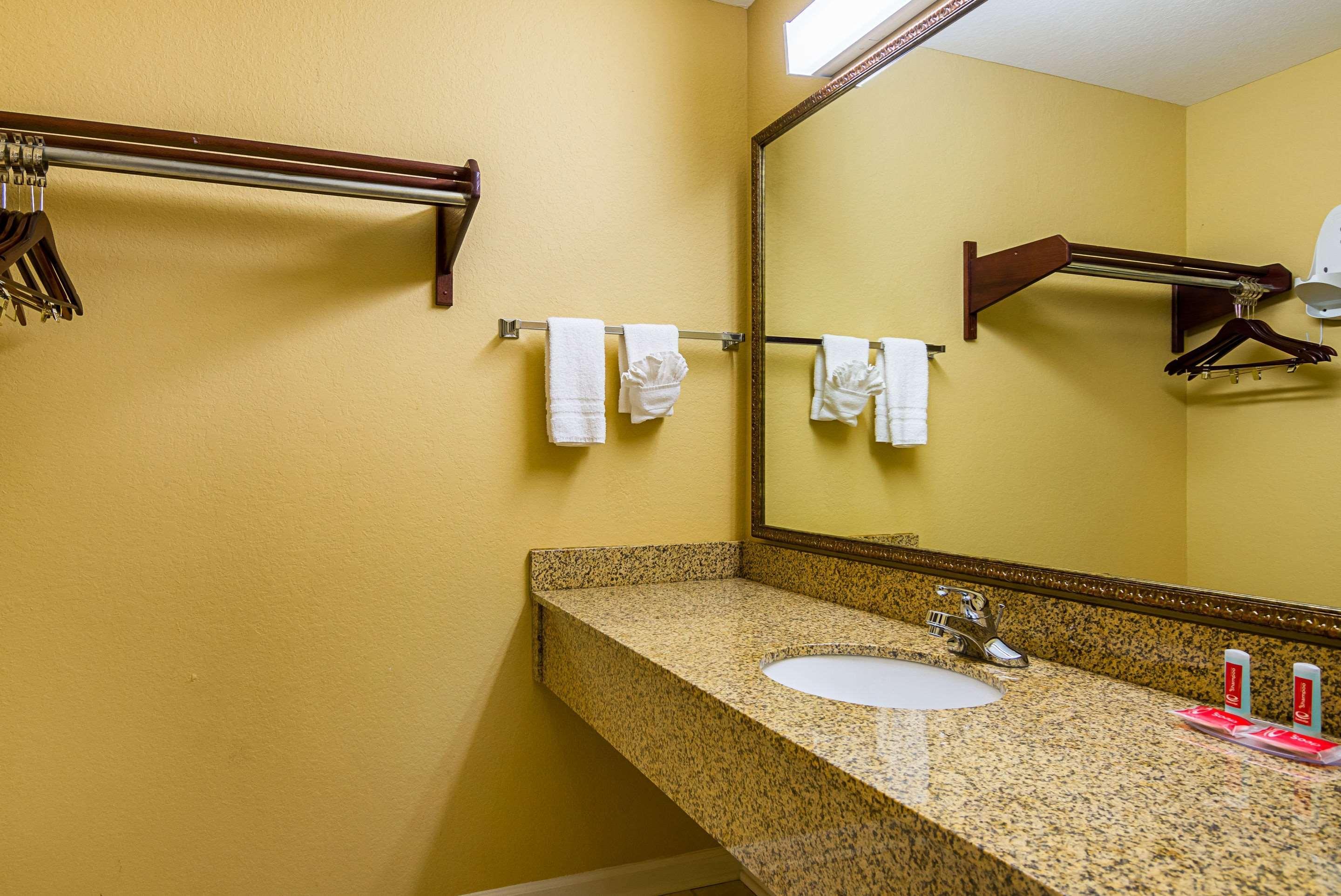 Econo Lodge Inn & Suites Bryant Kültér fotó