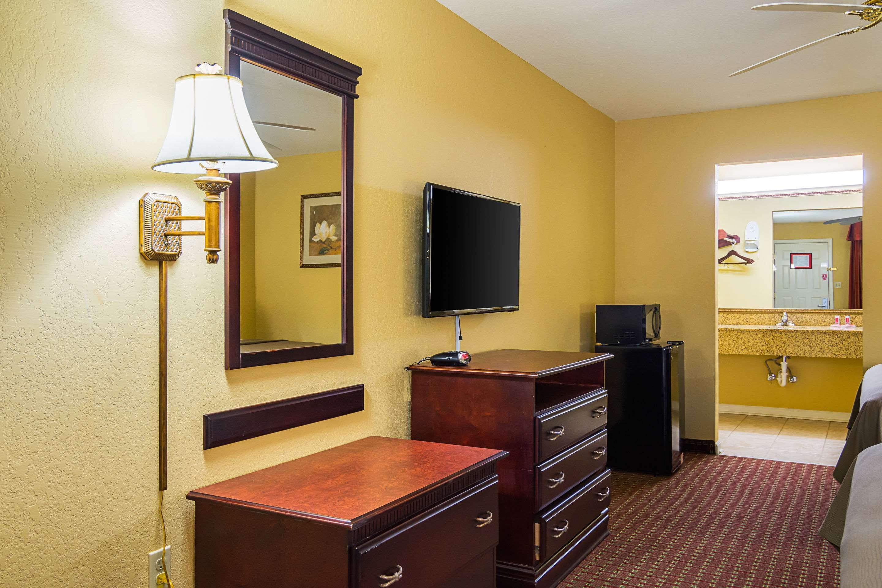 Econo Lodge Inn & Suites Bryant Kültér fotó