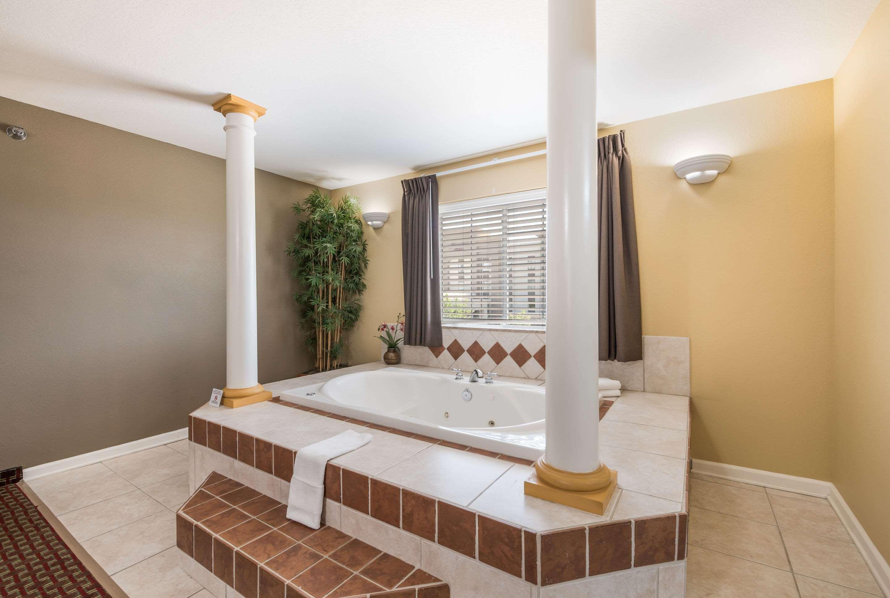 Econo Lodge Inn & Suites Bryant Kültér fotó