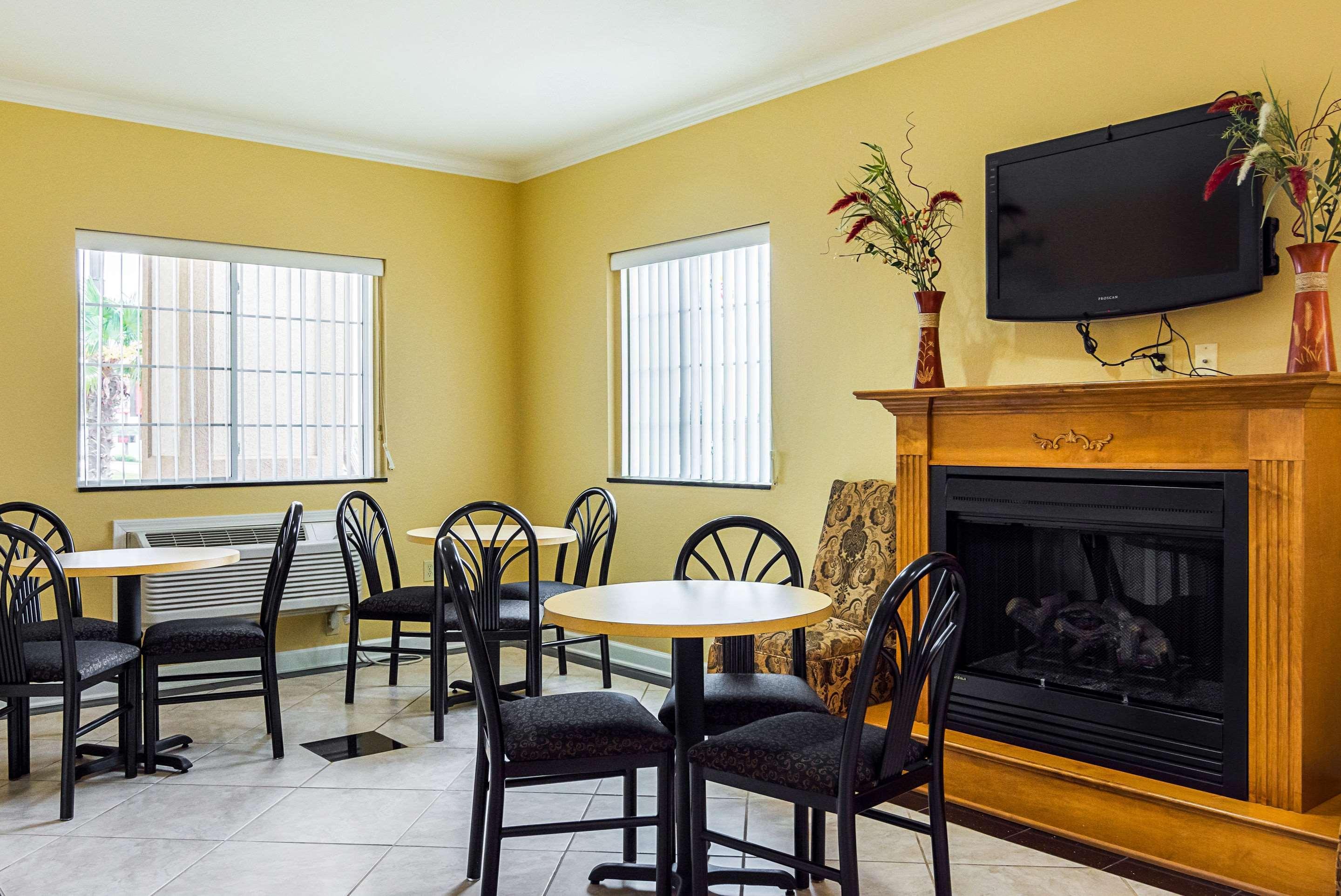 Econo Lodge Inn & Suites Bryant Kültér fotó